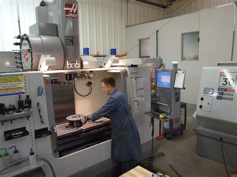 what does cnc machinist do